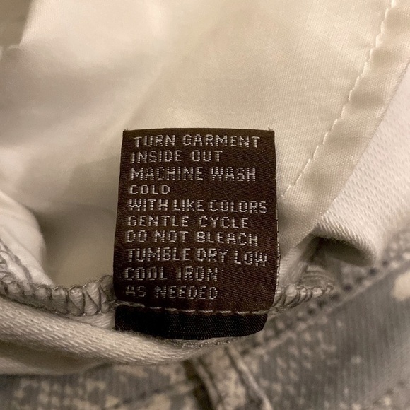 J. McLaughlin Lexi Jeans Snakeskin Pattern Gray White Size 6 Note Short - Picture 7 of 11